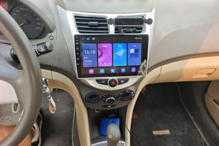 Used Hyundai Verna (older generation) 2010 Sedan 1.4L Automatic Comfort Model GS Audio And AC Panel