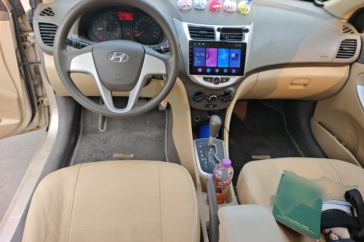 Used Hyundai Verna (older generation) 2010 Sedan 1.4L Automatic Comfort Model GS Center Console