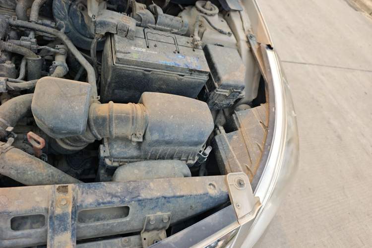 Used Hyundai Verna (older generation) 2010 Sedan 1.4L Automatic Comfort Model GS Engine Bay Left