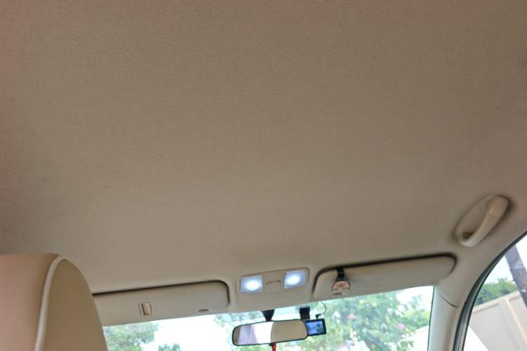 Used Hyundai Verna (older generation) 2010 Sedan 1.4L Automatic Comfort Model GS Headliner