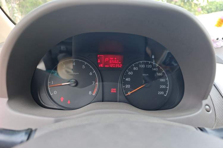 Used Hyundai Verna (older generation) 2010 Sedan 1.4L Automatic Comfort Model GS Instrument Cluster