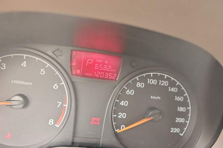 Used Hyundai Verna (older generation) 2010 Sedan 1.4L Automatic Comfort Model GS Odometer Close Up