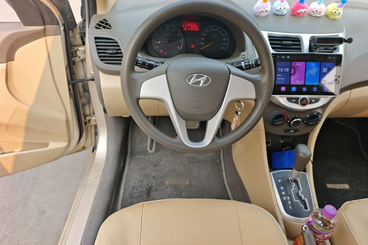 Used Hyundai Verna (older generation) 2010 Sedan 1.4L Automatic Comfort Model GS Steering Wheel