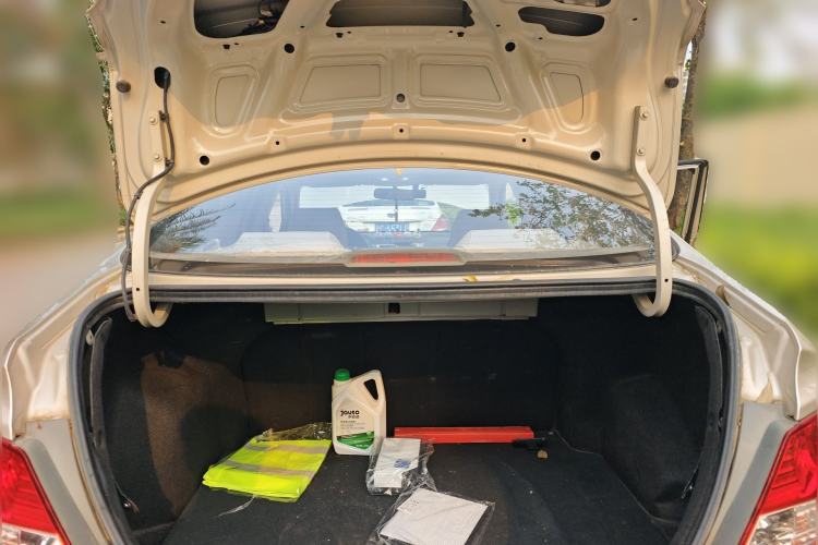 Used Hyundai Verna (older generation) 2010 Sedan 1.4L Automatic Comfort Model GS Trunk