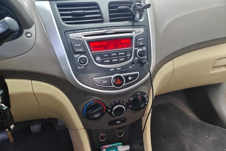 Used Hyundai Verna (older generation) 2010 Sedan 1.4L Manual Comfort GS Audio And AC Panel