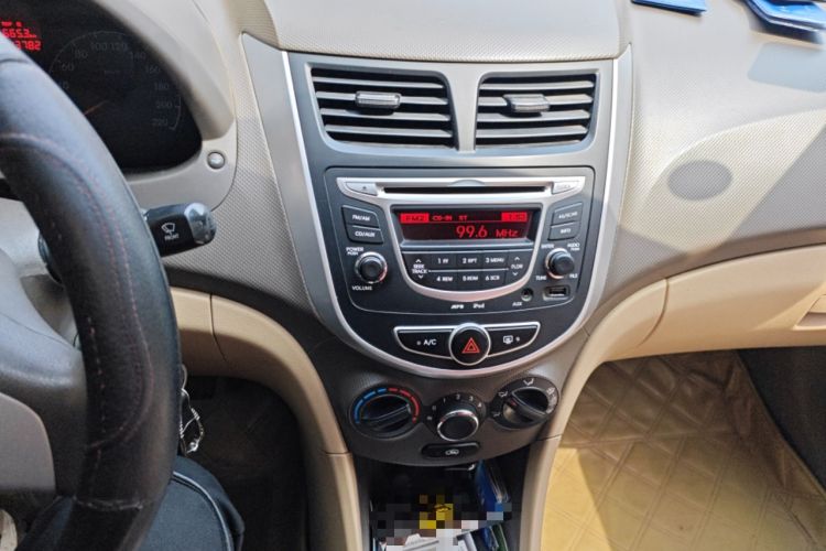 Used Hyundai Verna (older generation) 2010 Sedan 1.4L Manual Comfort GS Audio And AC Panel