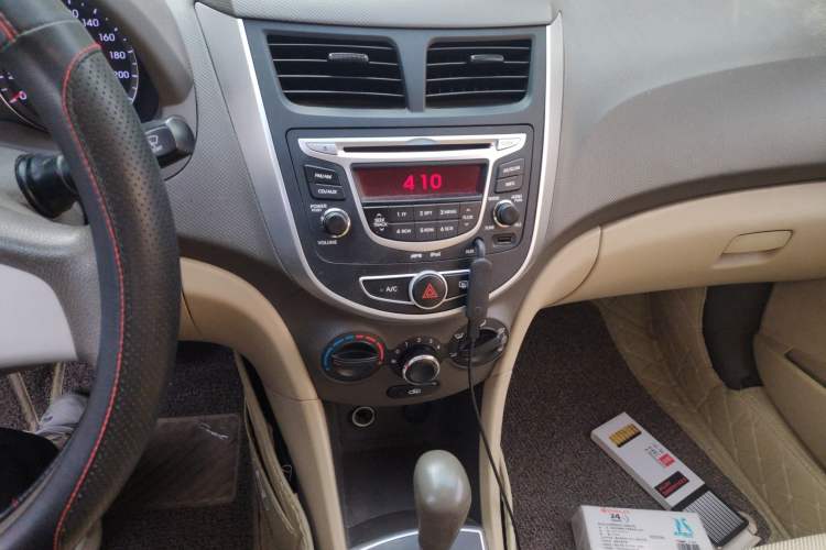 Used Hyundai Verna (older generation) 2010 Sedan 1.4L Automatic Fashionable GT Model Audio And AC Panel