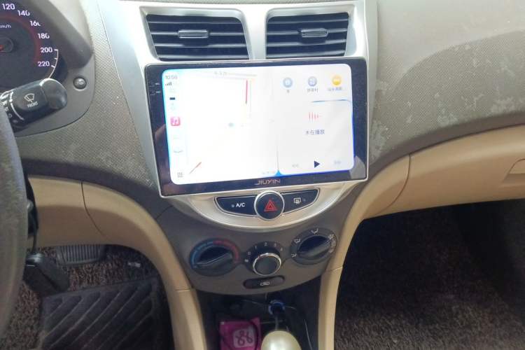 Used Hyundai Verna (older generation) 2010 Sedan 1.4L Automatic Fashionable GT Model Audio And AC Panel