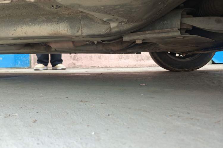 Used Hyundai Verna (older generation) 2010 Sedan 1.4L Manual Comfort GS Chassis Front Right