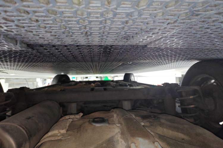 Used Hyundai Verna (older generation) 2010 Sedan 1.4L Manual Comfort GS Chassis Rear