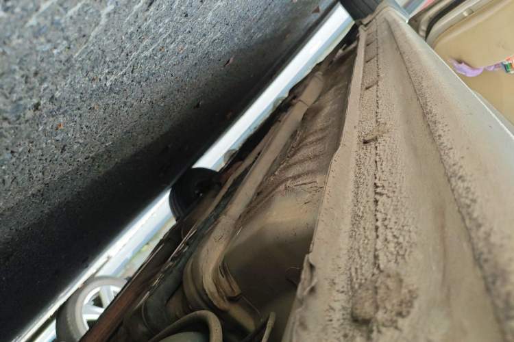Used Hyundai Verna (older generation) 2010 Sedan 1.4L Manual Comfort GS Chassis Rear Left