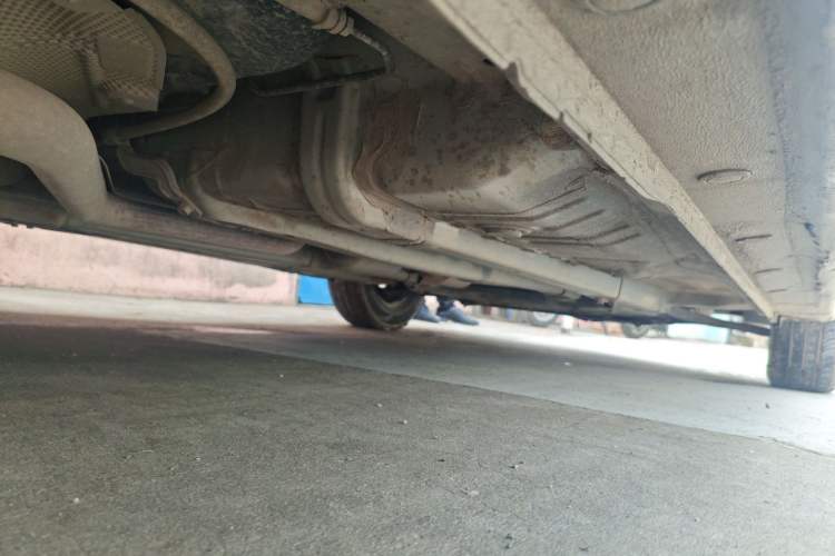 Used Hyundai Verna (older generation) 2010 Sedan 1.4L Manual Comfort GS Chassis Rear Right