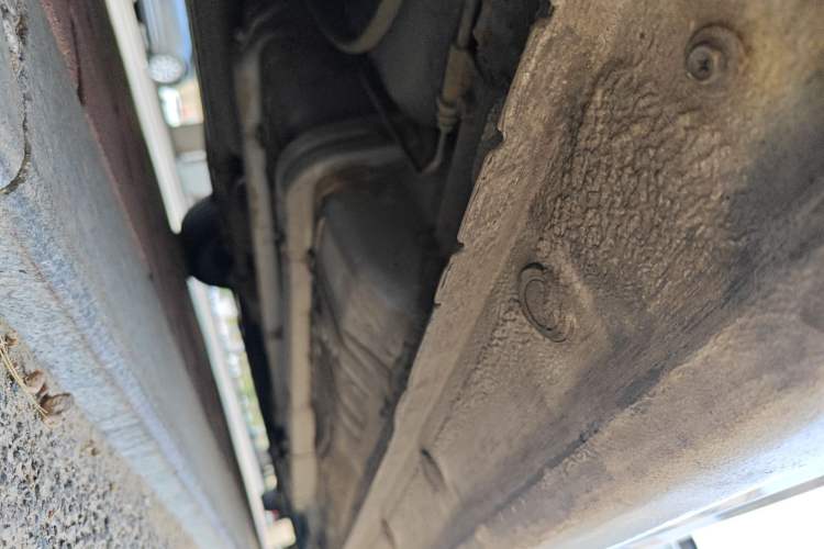 Used Hyundai Verna (older generation) 2010 Sedan 1.4L Manual Comfort GS Chassis Rear Right