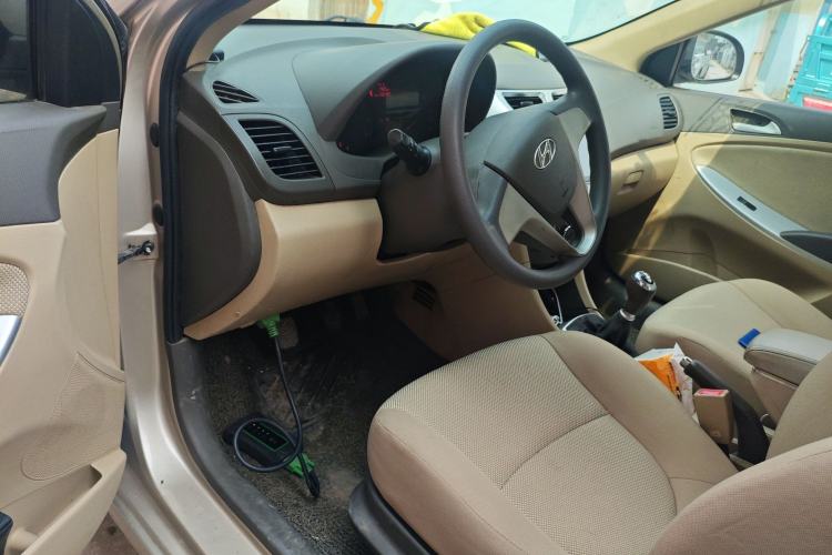 Used Hyundai Verna (older generation) 2010 Sedan 1.4L Manual Comfort GS Driver Seat