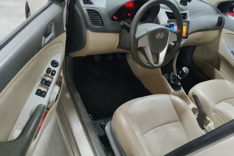 Used Hyundai Verna (older generation) 2010 Sedan 1.4L Manual Comfort GS Driver Seat