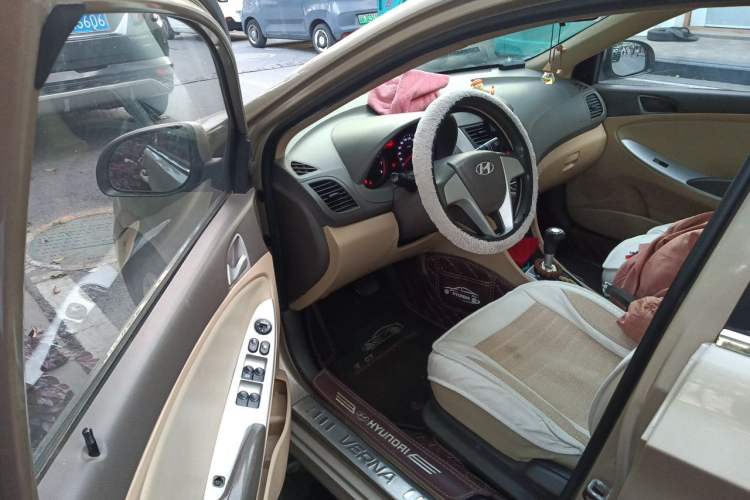 Used Hyundai Verna (older generation) 2010 Sedan 1.4L Automatic Fashionable GT Model Driver Seat