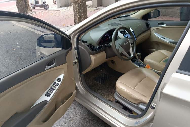 Used Hyundai Verna (older generation) 2010 Sedan 1.4L Automatic Fashionable GT Model Driver Seat