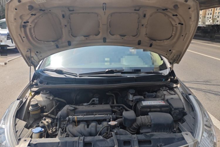 Used Hyundai Verna (older generation) 2010 Sedan 1.4L Manual Comfort GS Engine Bay