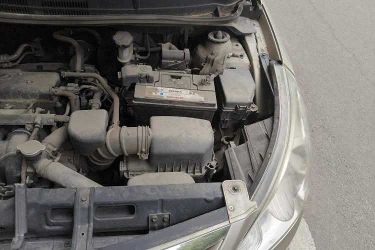 Used Hyundai Verna (older generation) 2010 Sedan 1.4L Manual Comfort GS Engine Bay Left