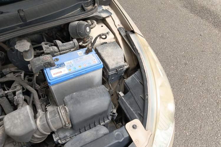 Used Hyundai Verna (older generation) 2010 Sedan 1.4L Automatic Fashionable GT Model Engine Bay Left