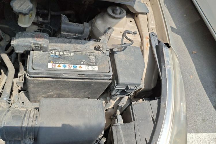 Used Hyundai Verna (older generation) 2010 Sedan 1.4L Manual Comfort GS Engine Bay Left