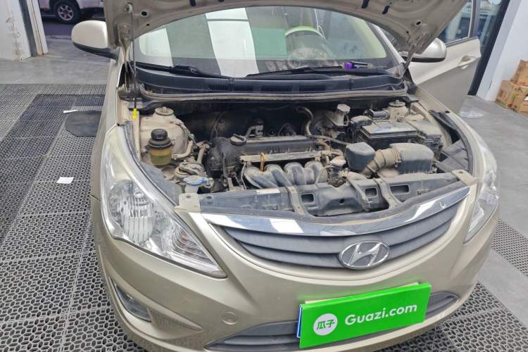Used Hyundai Verna (older generation) 2010 Sedan 1.4L Manual Comfort GS Engine Bay Right