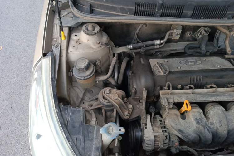 Used Hyundai Verna (older generation) 2010 Sedan 1.4L Automatic Fashionable GT Model Engine Bay Right