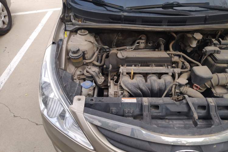 Used Hyundai Verna (older generation) 2010 Sedan 1.4L Automatic Fashionable GT Model Engine Bay Right