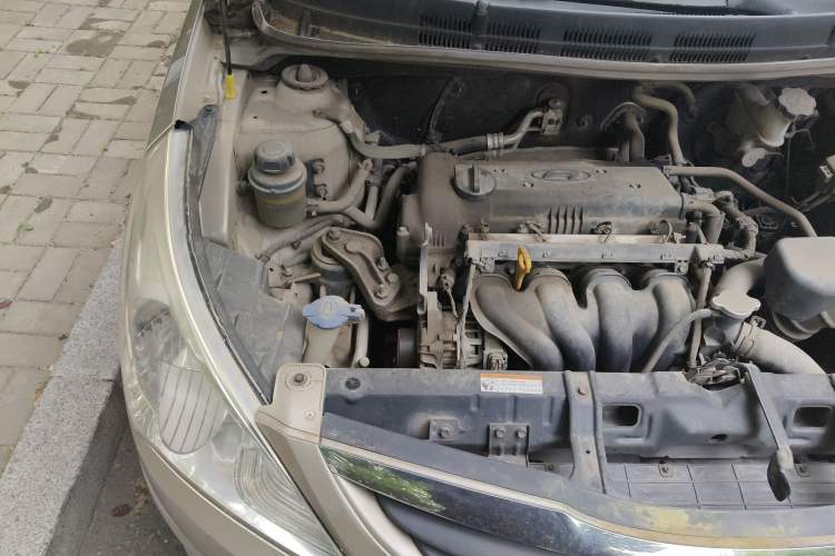 Used Hyundai Verna (older generation) 2010 Sedan 1.4L Manual Comfort GS Engine Bay Right