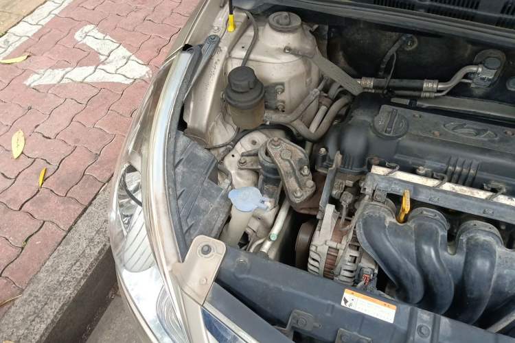 Used Hyundai Verna (older generation) 2010 Sedan 1.4L Automatic Fashionable GT Model Engine Bay Right