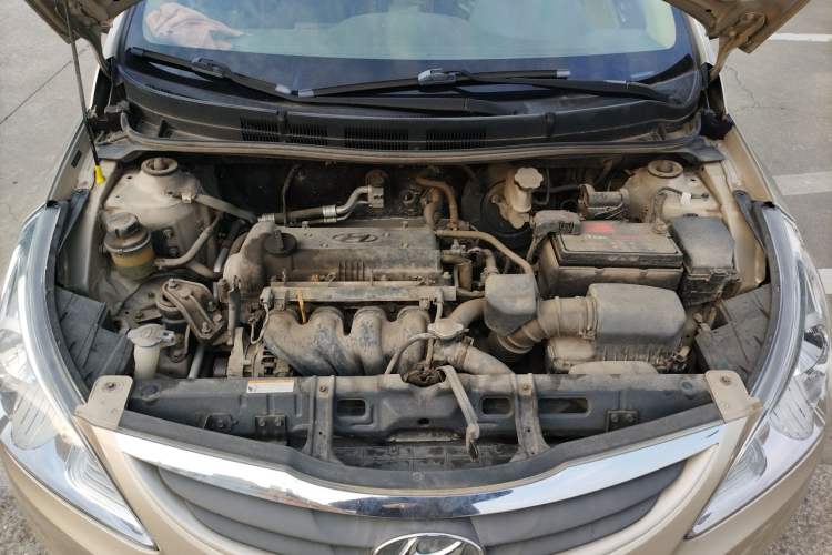 Used Hyundai Verna (older generation) 2010 Sedan 1.4L Manual Comfort GS Engine Bay