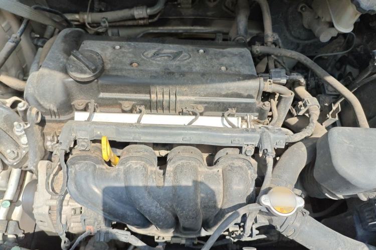 Used Hyundai Verna (older generation) 2010 Sedan 1.4L Manual Comfort GS Engine Bay