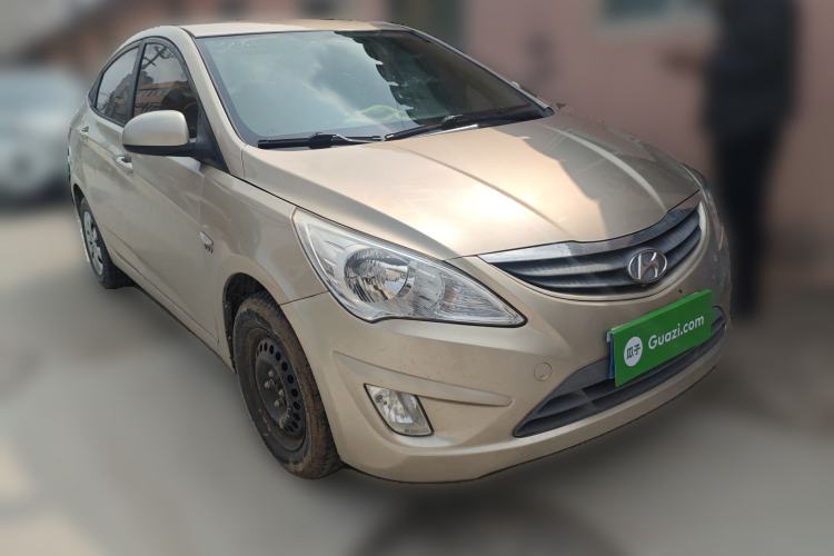 Used Hyundai Verna (older generation) 2010 Sedan 1.4L Manual Comfort GS Front Right 45 Deg