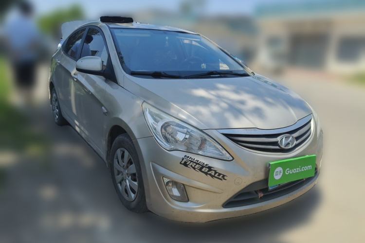 Used Hyundai Verna (older generation) 2010 Sedan 1.4L Manual Comfort GS Front Right 45 Deg