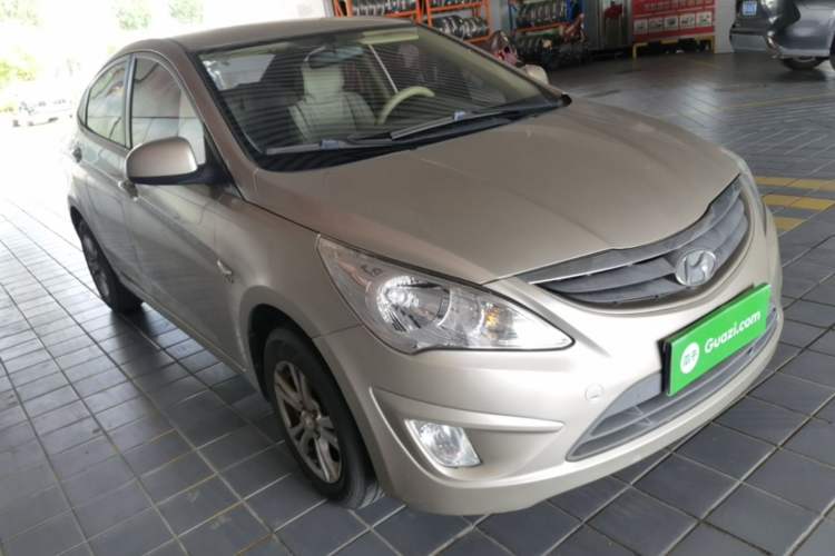 Used Hyundai Verna (older generation) 2010 Sedan 1.4L Manual Comfort GS Front Right 45 Deg
