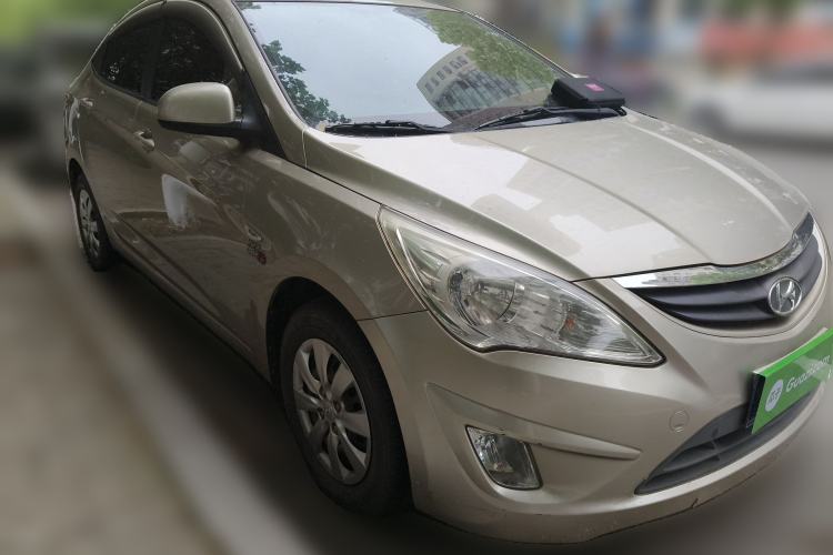 Used Hyundai Verna (older generation) 2010 Sedan 1.4L Manual Comfort GS Front Right 45 Deg