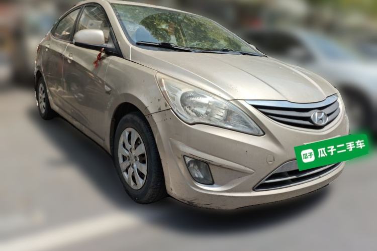 Used Hyundai Verna (older generation) 2010 Sedan 1.4L Manual Comfort GS Front Right 45 Deg
