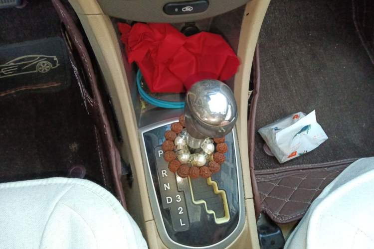 Used Hyundai Verna (older generation) 2010 Sedan 1.4L Automatic Fashionable GT Model Gear Lever