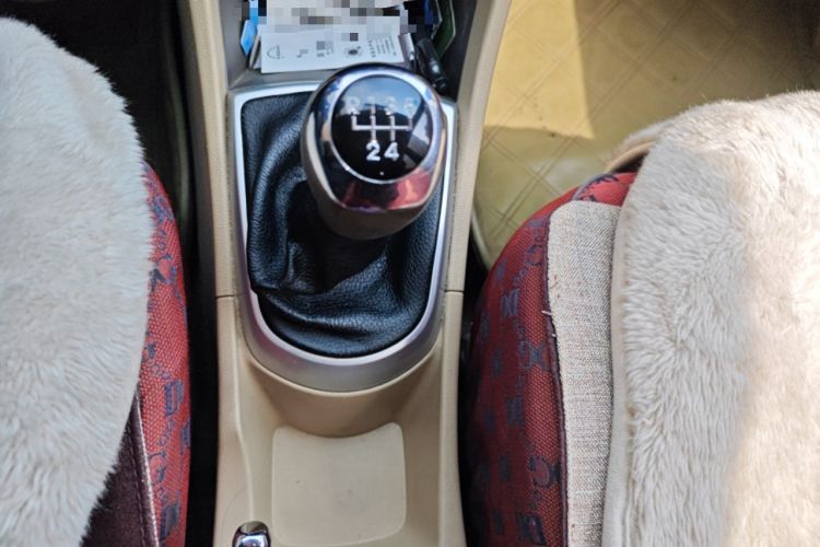 Used Hyundai Verna (older generation) 2010 Sedan 1.4L Manual Comfort GS Gear Lever