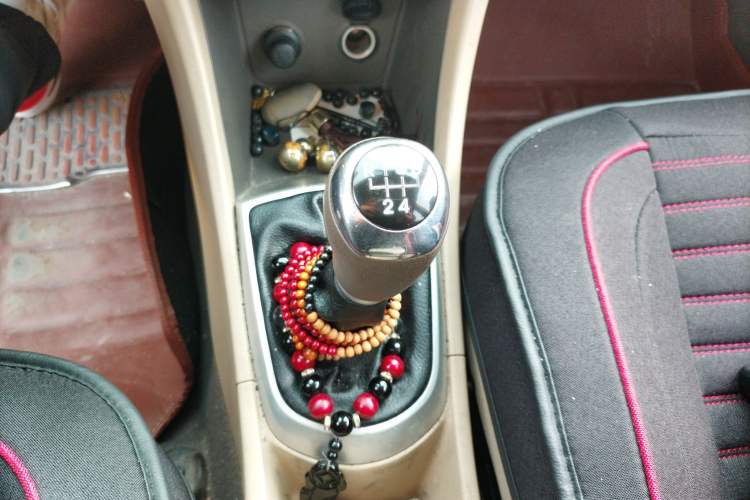 Used Hyundai Verna (older generation) 2010 Sedan 1.4L Manual Comfort GS Gear Lever