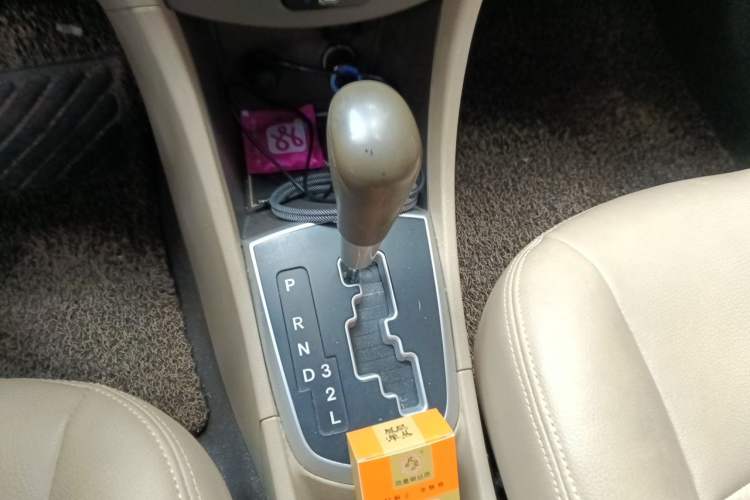 Used Hyundai Verna (older generation) 2010 Sedan 1.4L Automatic Fashionable GT Model Gear Lever
