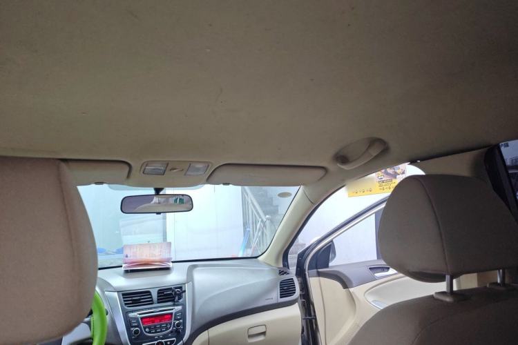 Used Hyundai Verna (older generation) 2010 Sedan 1.4L Manual Comfort GS Headliner