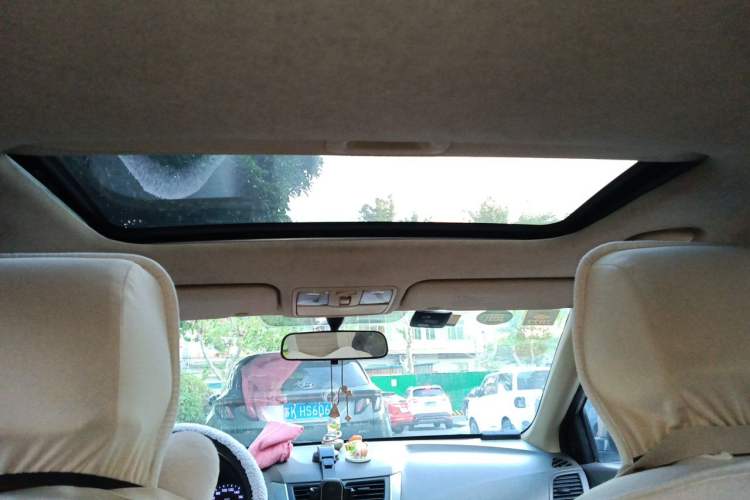 Used Hyundai Verna (older generation) 2010 Sedan 1.4L Automatic Fashionable GT Model Headliner