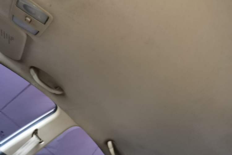 Used Hyundai Verna (older generation) 2010 Sedan 1.4L Manual Comfort GS Headliner