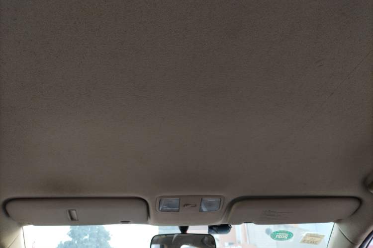 Used Hyundai Verna (older generation) 2010 Sedan 1.4L Manual Comfort GS Headliner