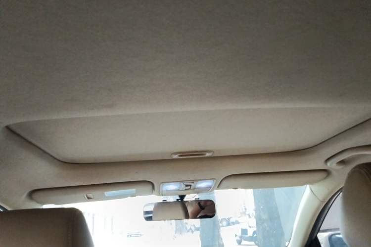 Used Hyundai Verna (older generation) 2010 Sedan 1.4L Automatic Fashionable GT Model Headliner
