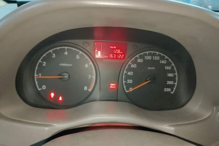 Used Hyundai Verna (older generation) 2010 Sedan 1.4L Manual Comfort GS Instrument Cluster