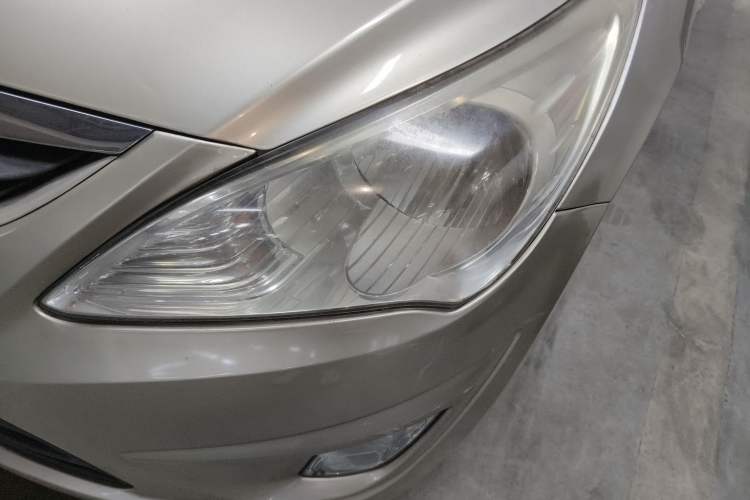 Used Hyundai Verna (older generation) 2010 Sedan 1.4L Manual Comfort GS Left Front Headlight