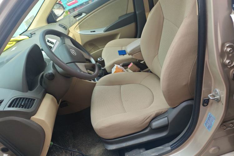 Used Hyundai Verna (older generation) 2010 Sedan 1.4L Manual Comfort GS Left Front Seat