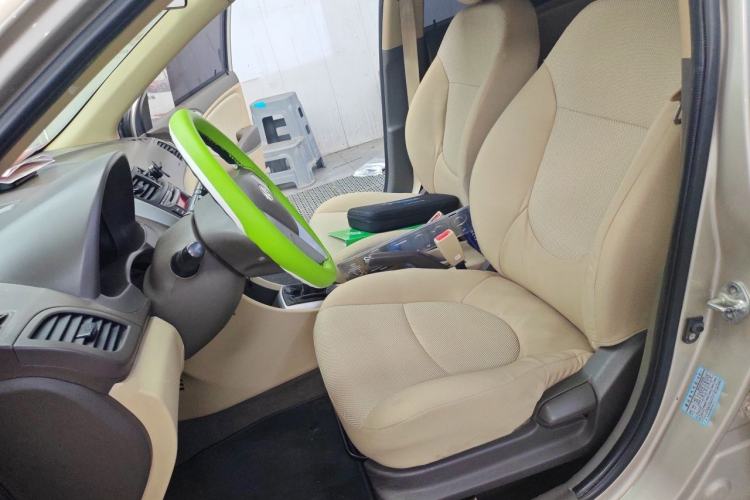 Used Hyundai Verna (older generation) 2010 Sedan 1.4L Manual Comfort GS Left Front Seat